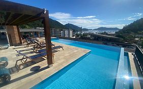 Set Ribeira, apê completo com piscina vista mar!